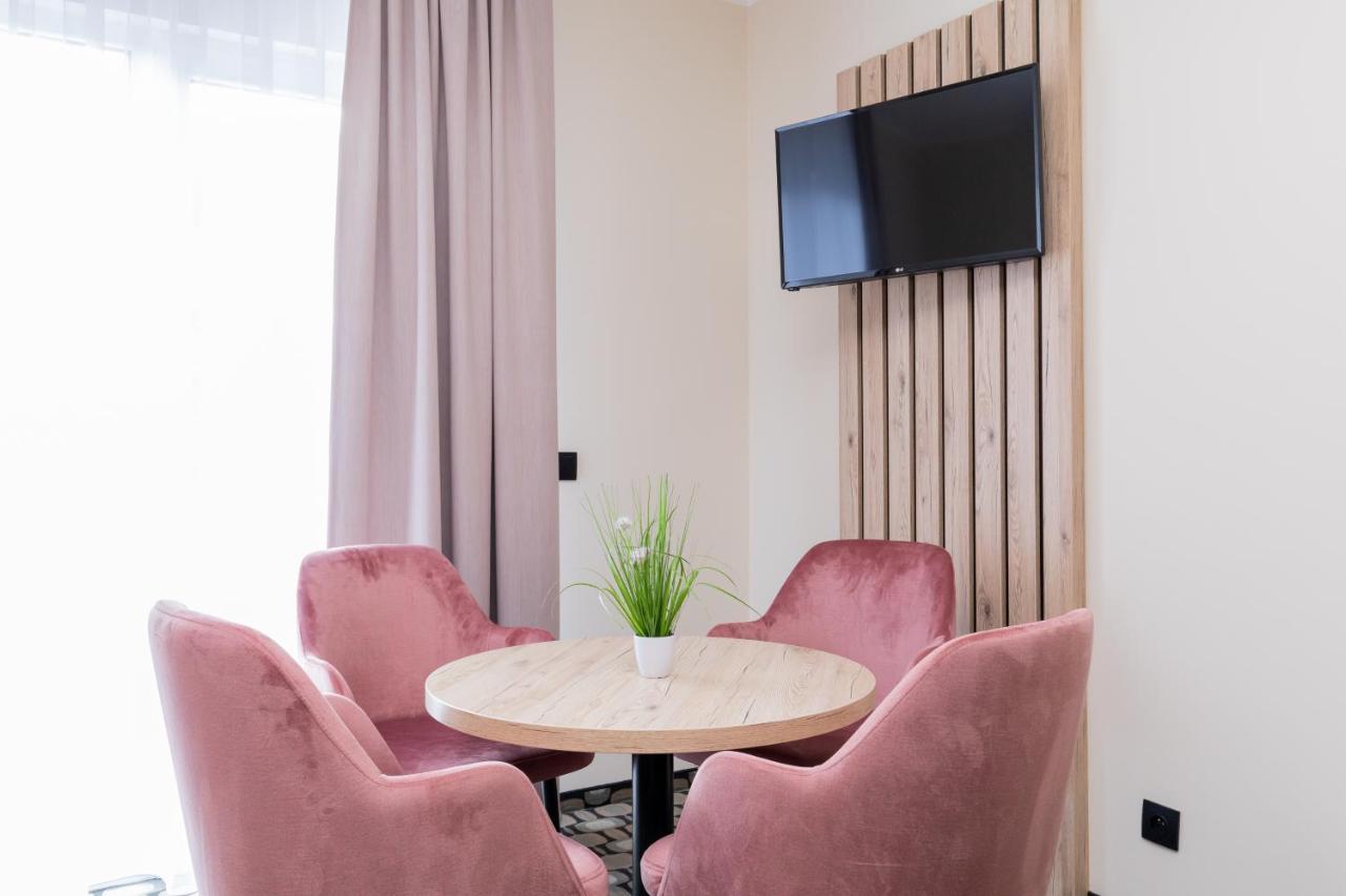 Flamingo Apartment โปเบียโรโว ภายนอก รูปภาพ