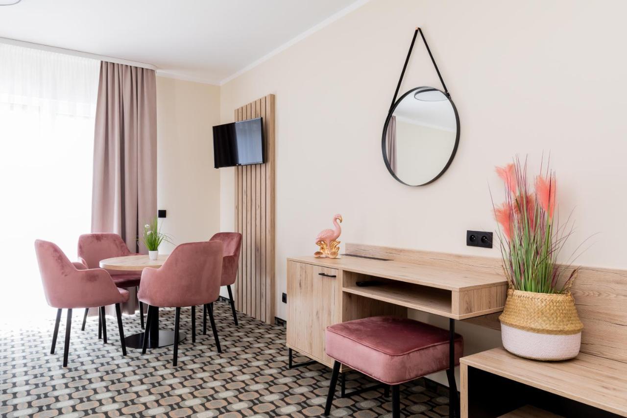 Flamingo Apartment โปเบียโรโว ภายนอก รูปภาพ